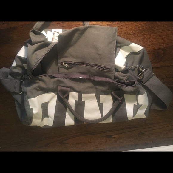 Pink Duffle Bag - Picture 4 of 4